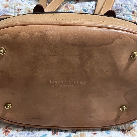 Elegant Black and Tan Women's Tote Bag - Picture 6 of 6